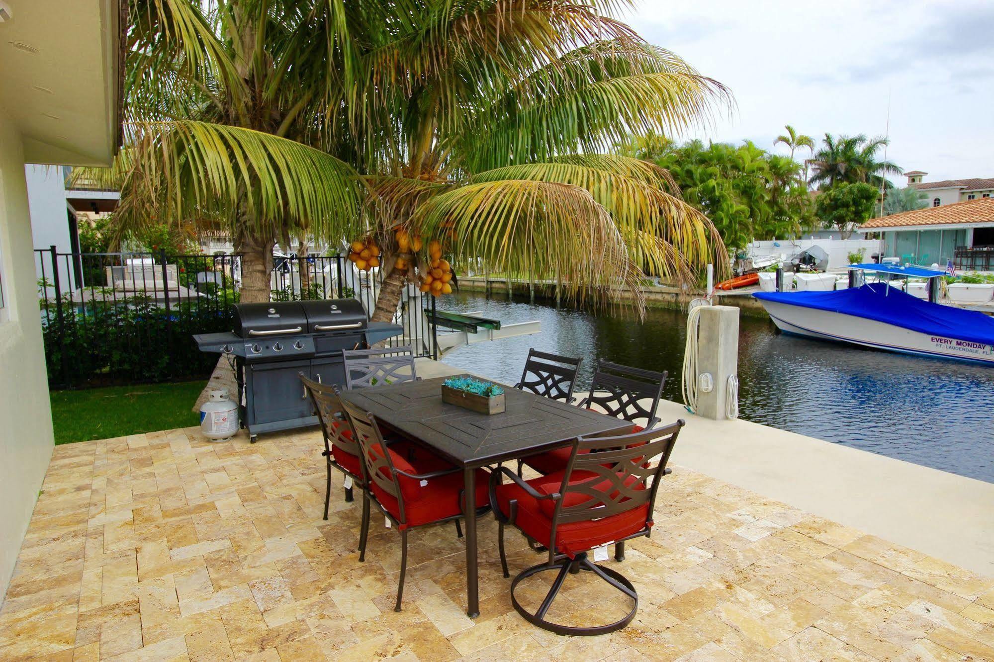 Palm Beach Canal Villas Highland Beach Exterior photo