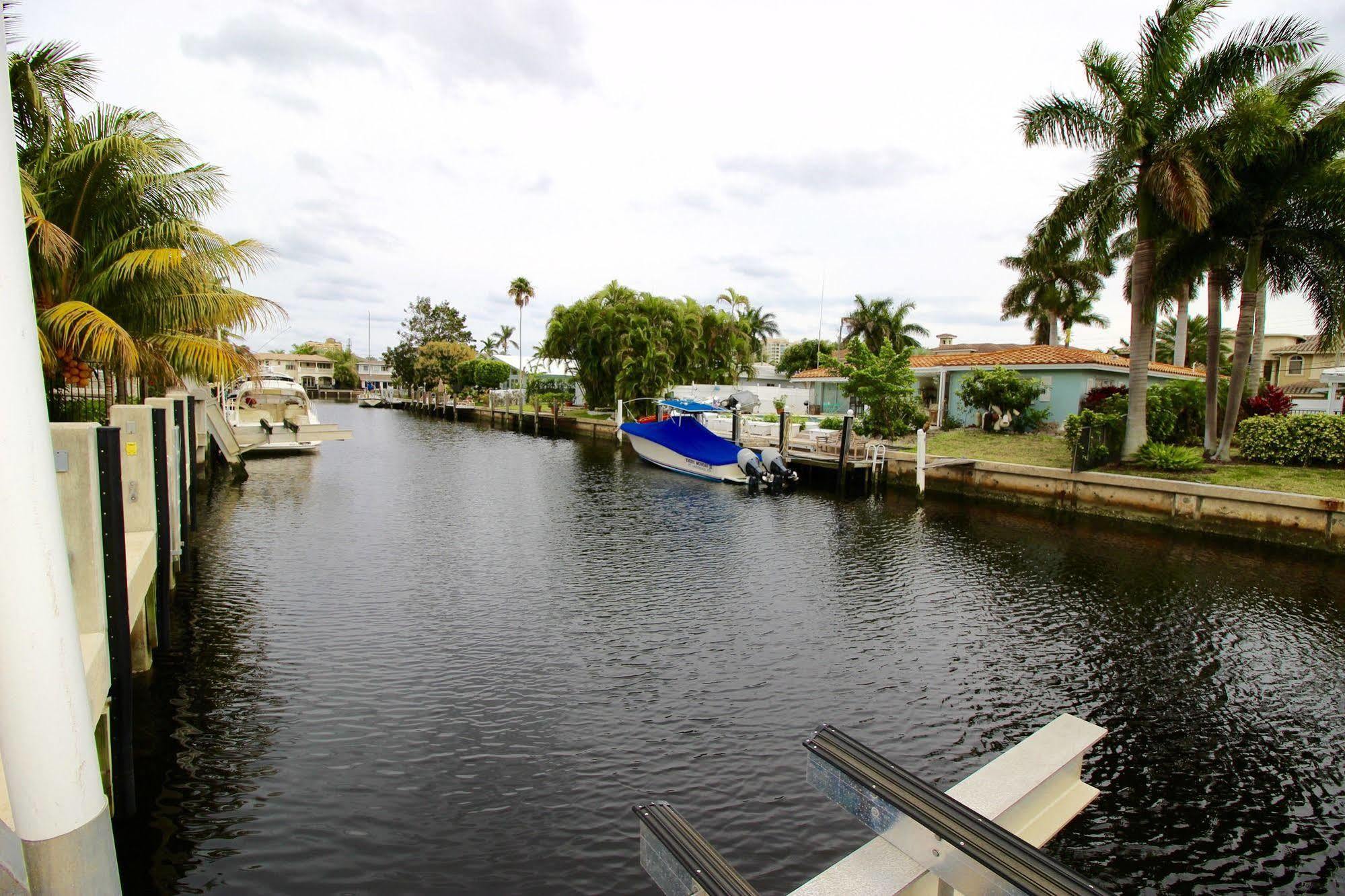 Palm Beach Canal Villas Highland Beach Exterior photo